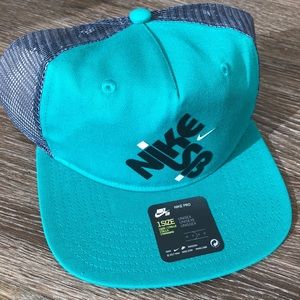 Nike SB GFX SnapBack Hat Adjustable CQ9268-370 $25